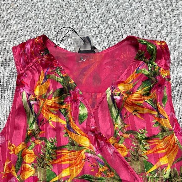 CUPCAKES & CASHMERE Hot Pink Tropical Wrap Top SMALL NWT - Picture 4 of 10